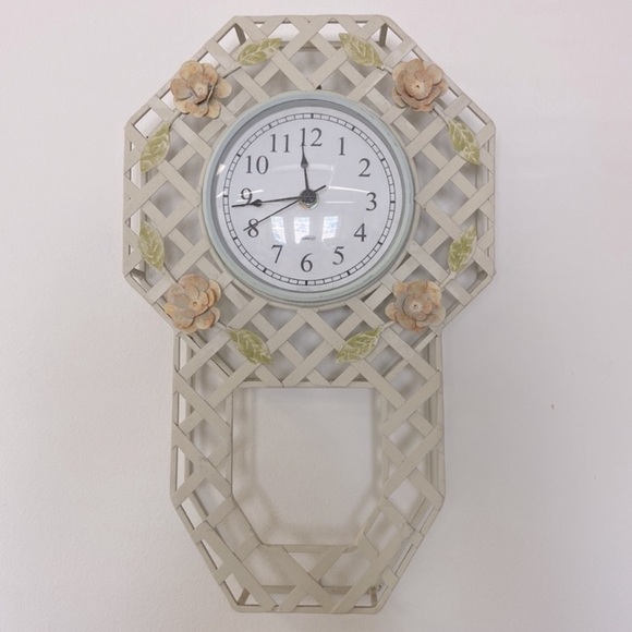 Vintage‎ Kirch | Wall Clock White/3D Floral Appliqué Metal Lattice - Picture 4 of 16